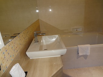 Amora NeoLuxe Hotel