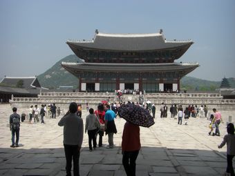 �i���{1